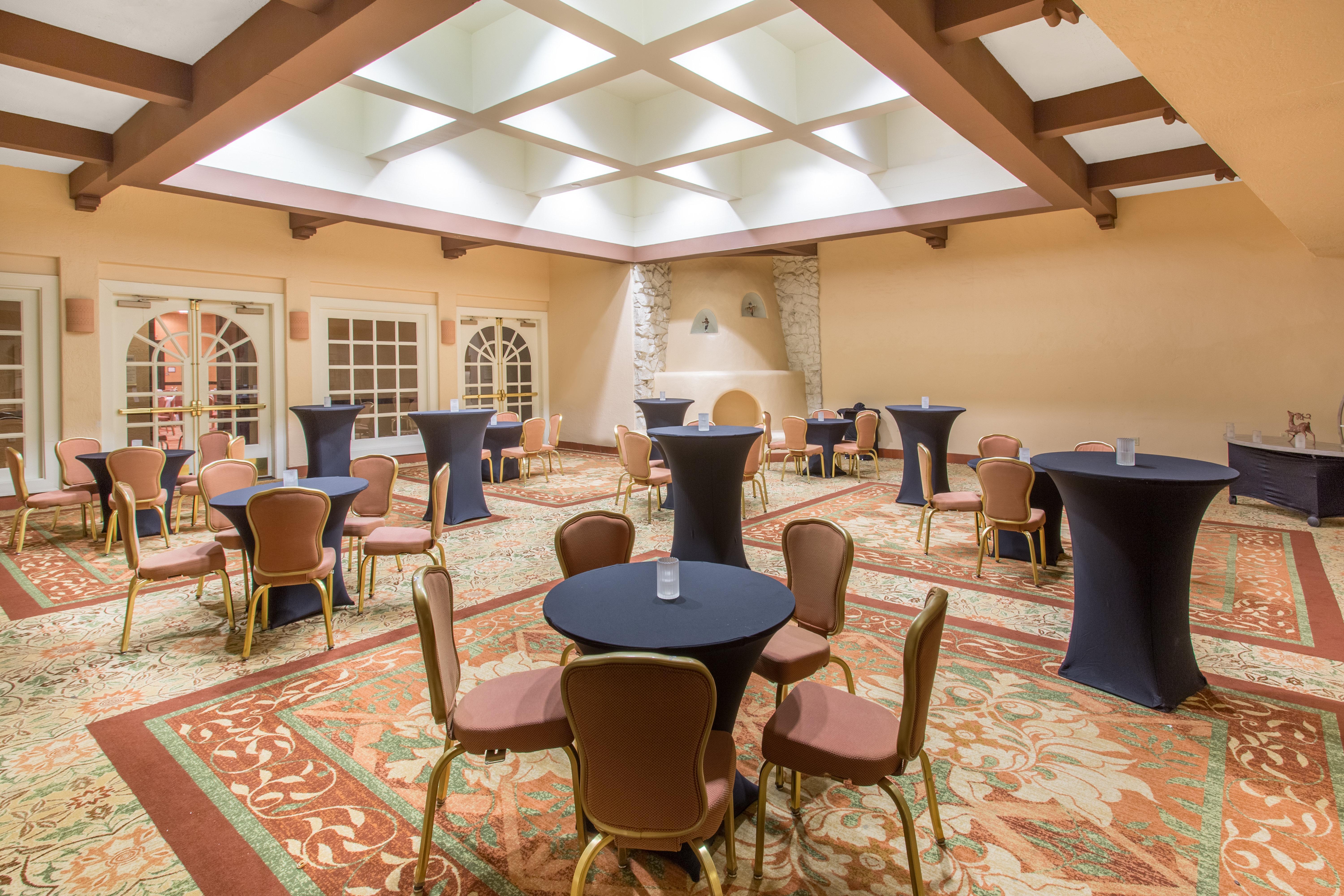 Отель Albuquerque Crowne Plaza By Ihg Экстерьер фото