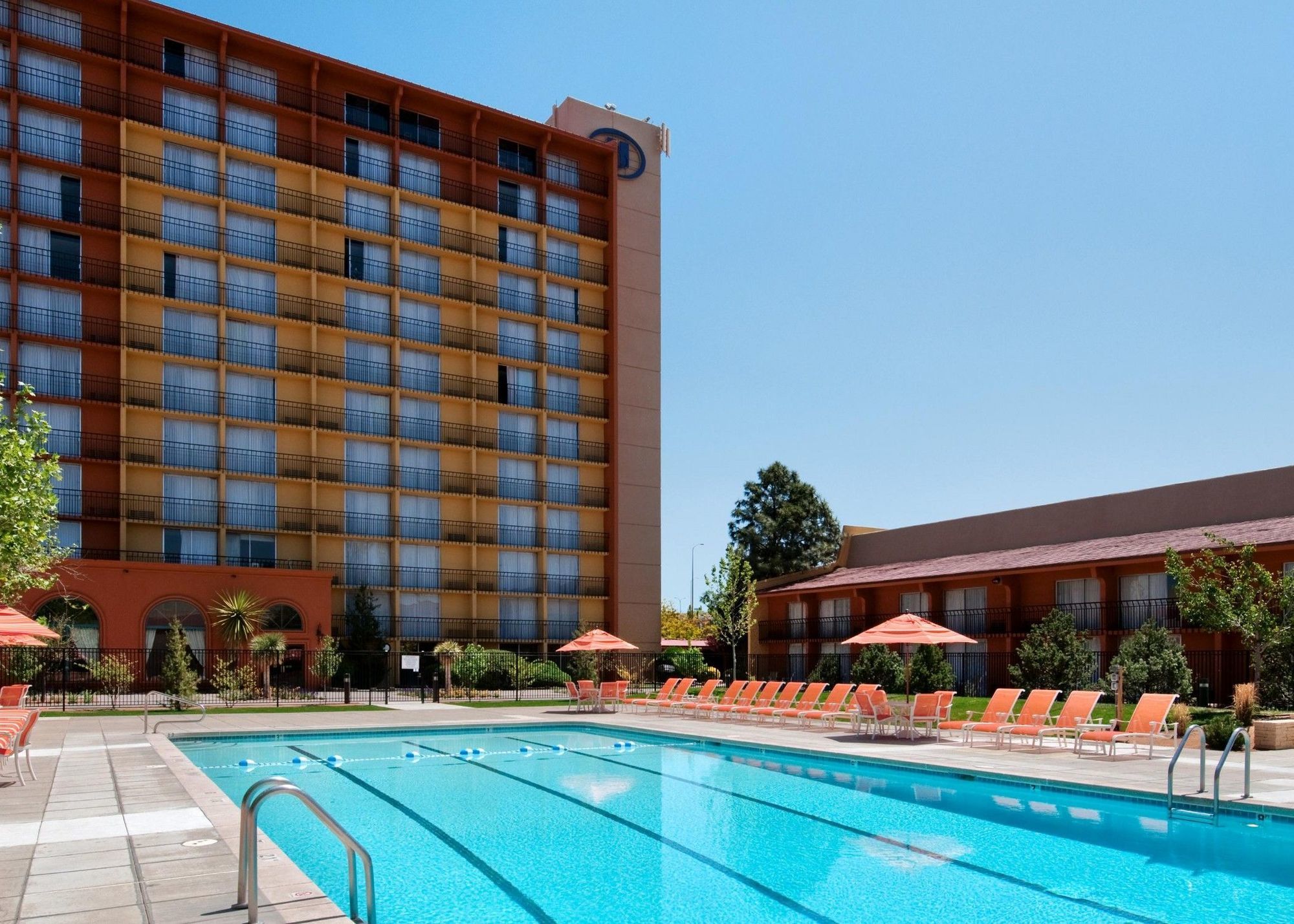 Отель Albuquerque Crowne Plaza By Ihg Экстерьер фото